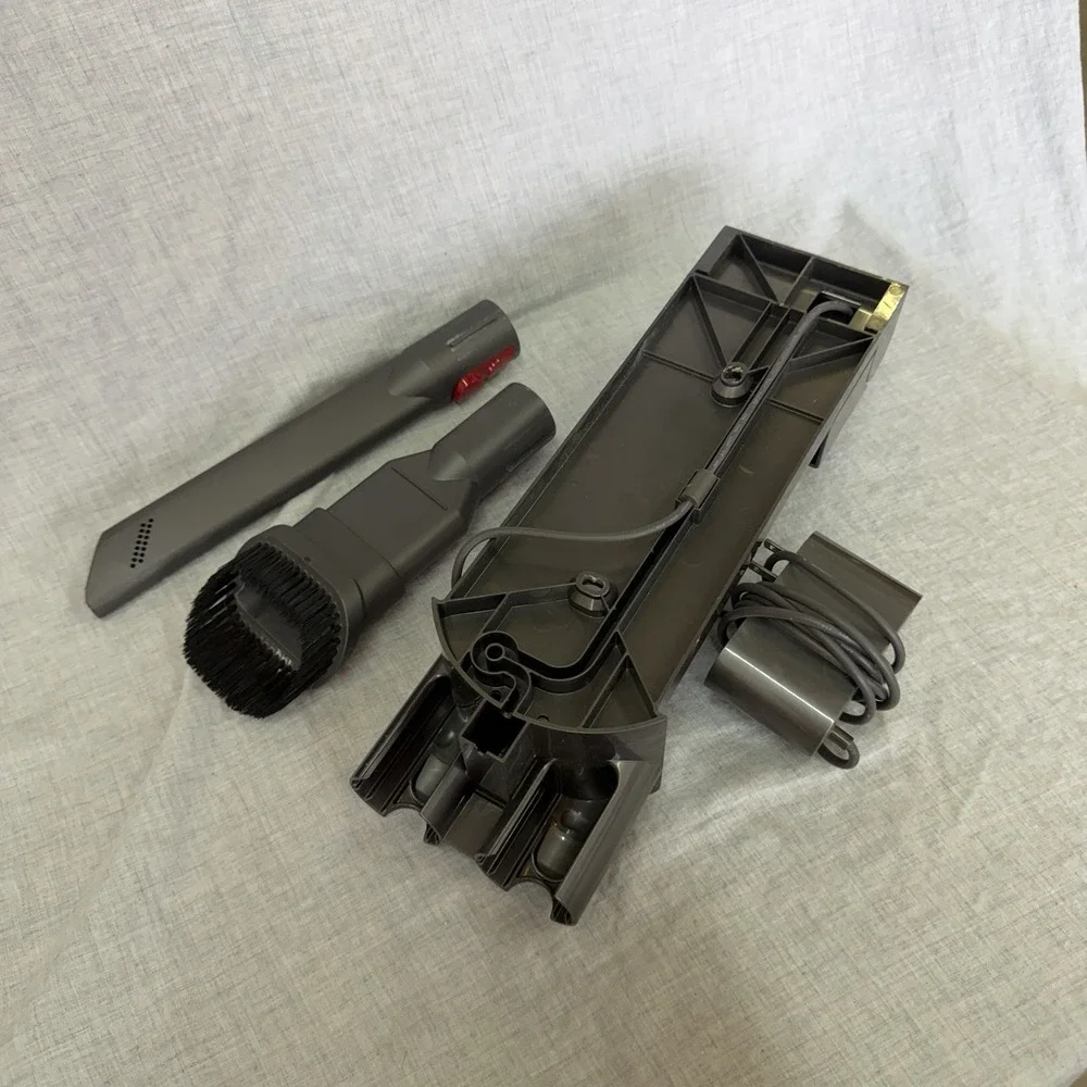 Genuine Dyson V8 V7 Wall Mount Charging Docking Station Charger 2 Tool Bundle